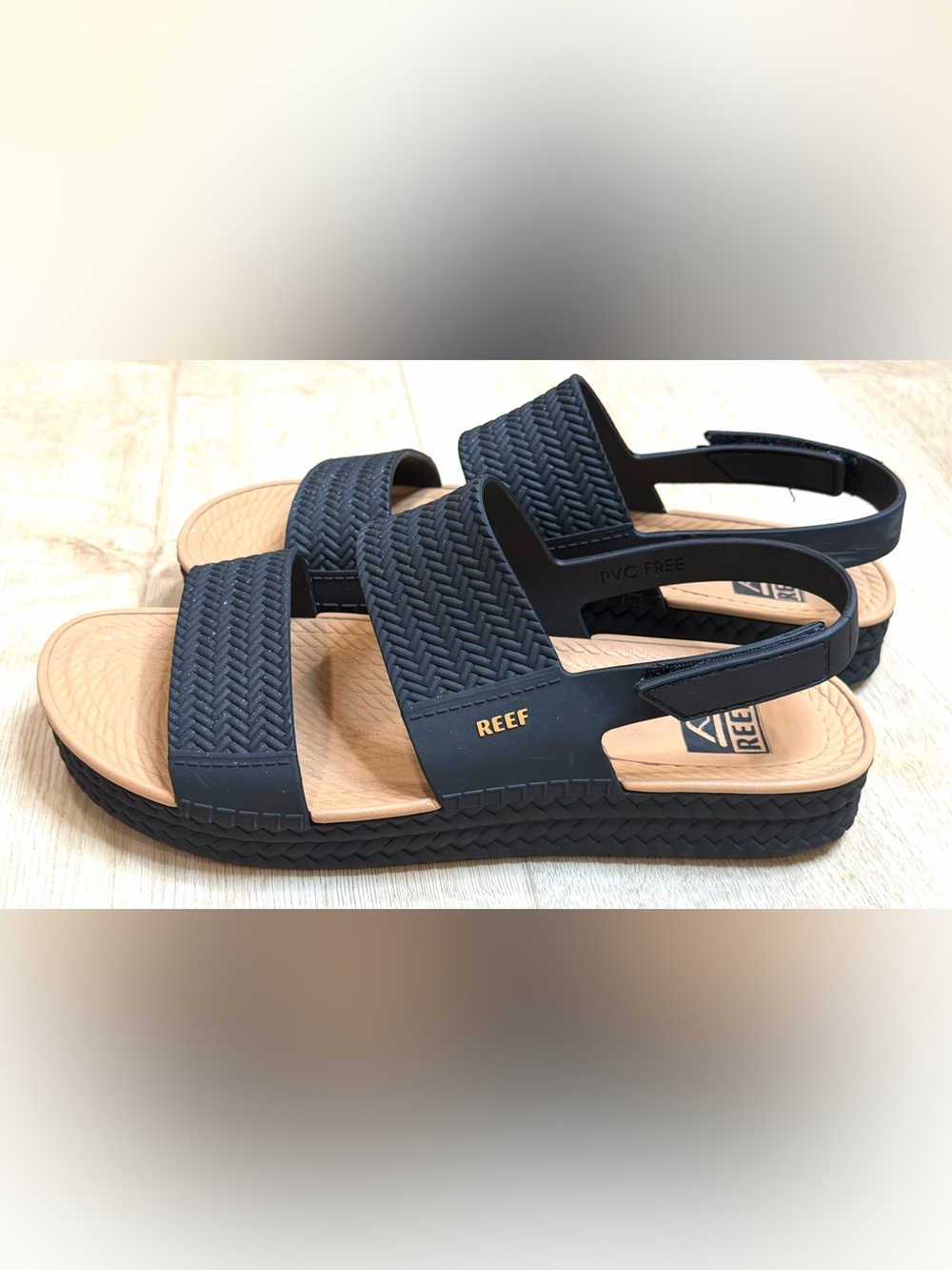 REEF Water Vista Women’s Size 10 Black Tan Water Friendly Sandals Strappy